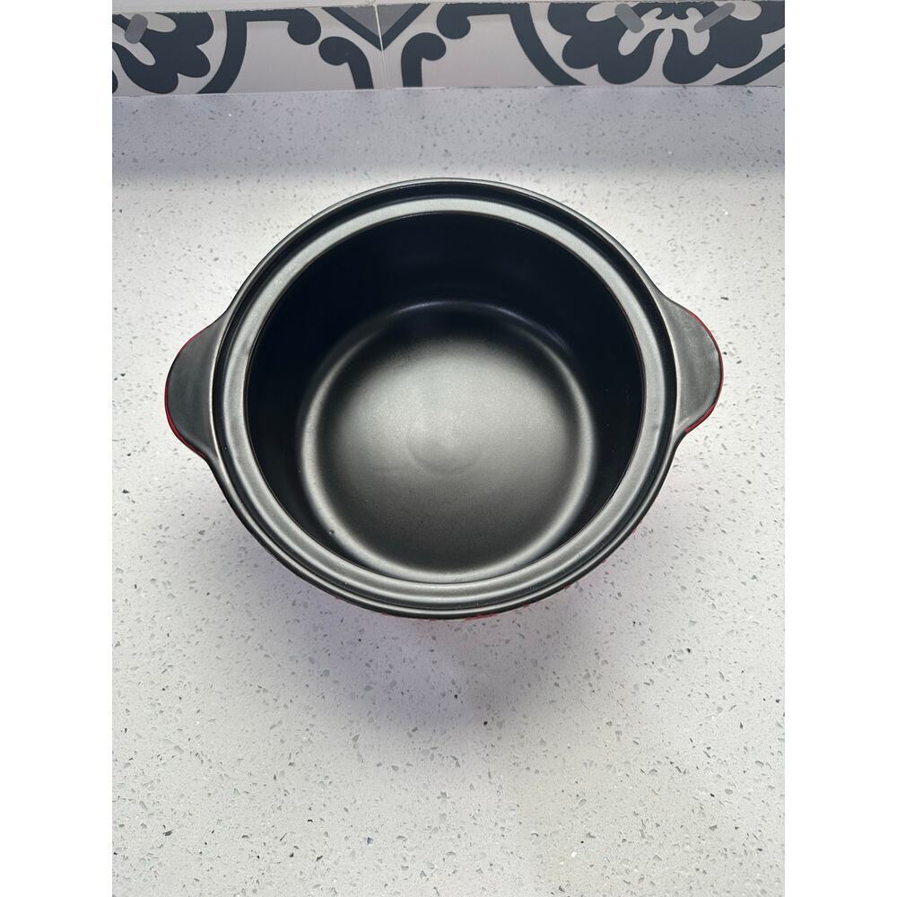 Temp-tations Old World Red 2.5 qt Round Stove Top Baker with Lid - Picture 3 of 4